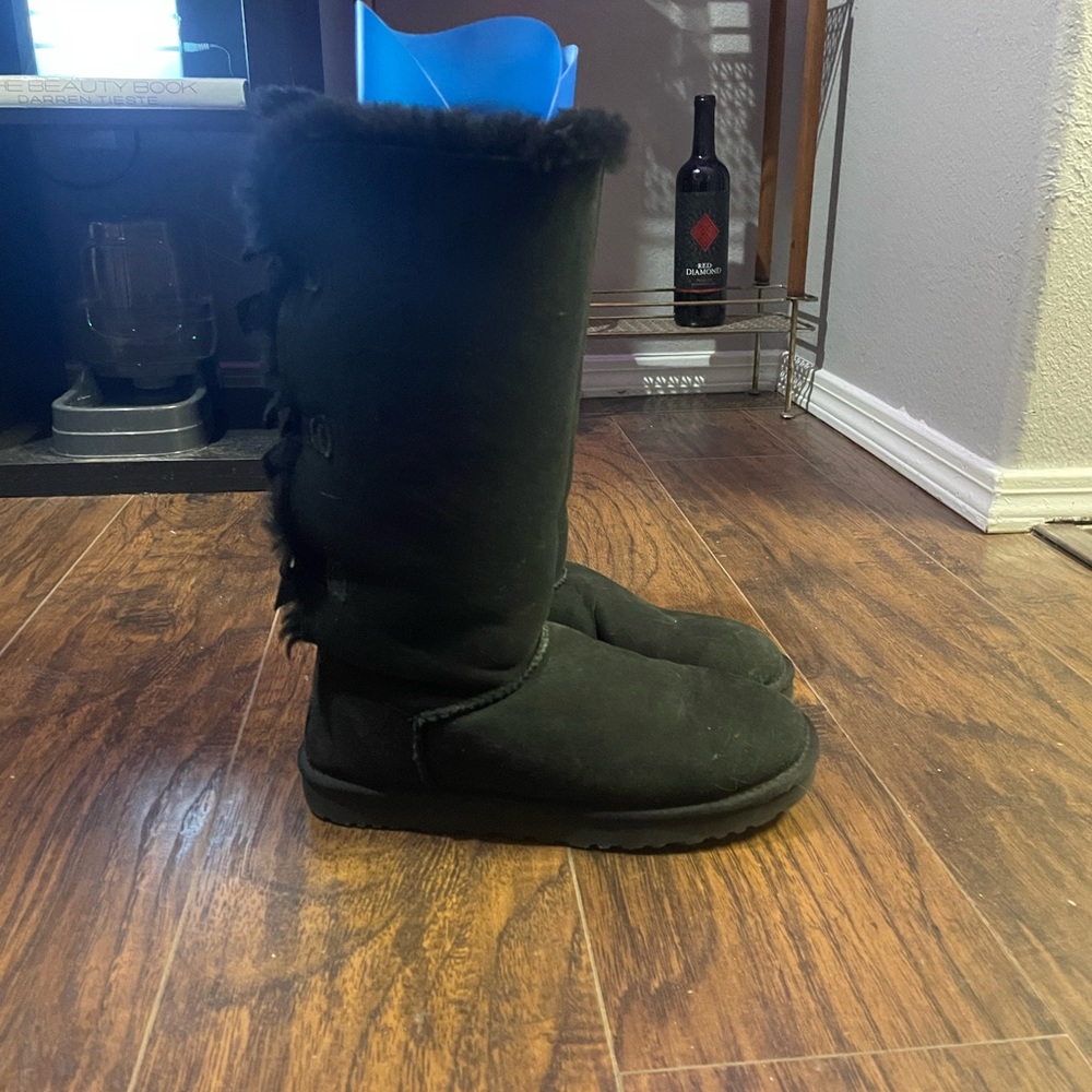 Black triple bailey button uggs